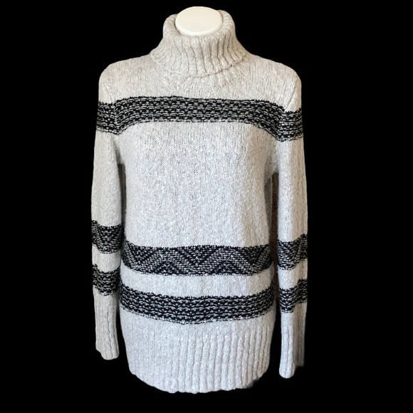 Universal Thread Sweaters - Universal Thread Turtleneck Sweater
